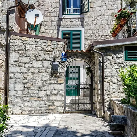 Saint Lucas سبليت